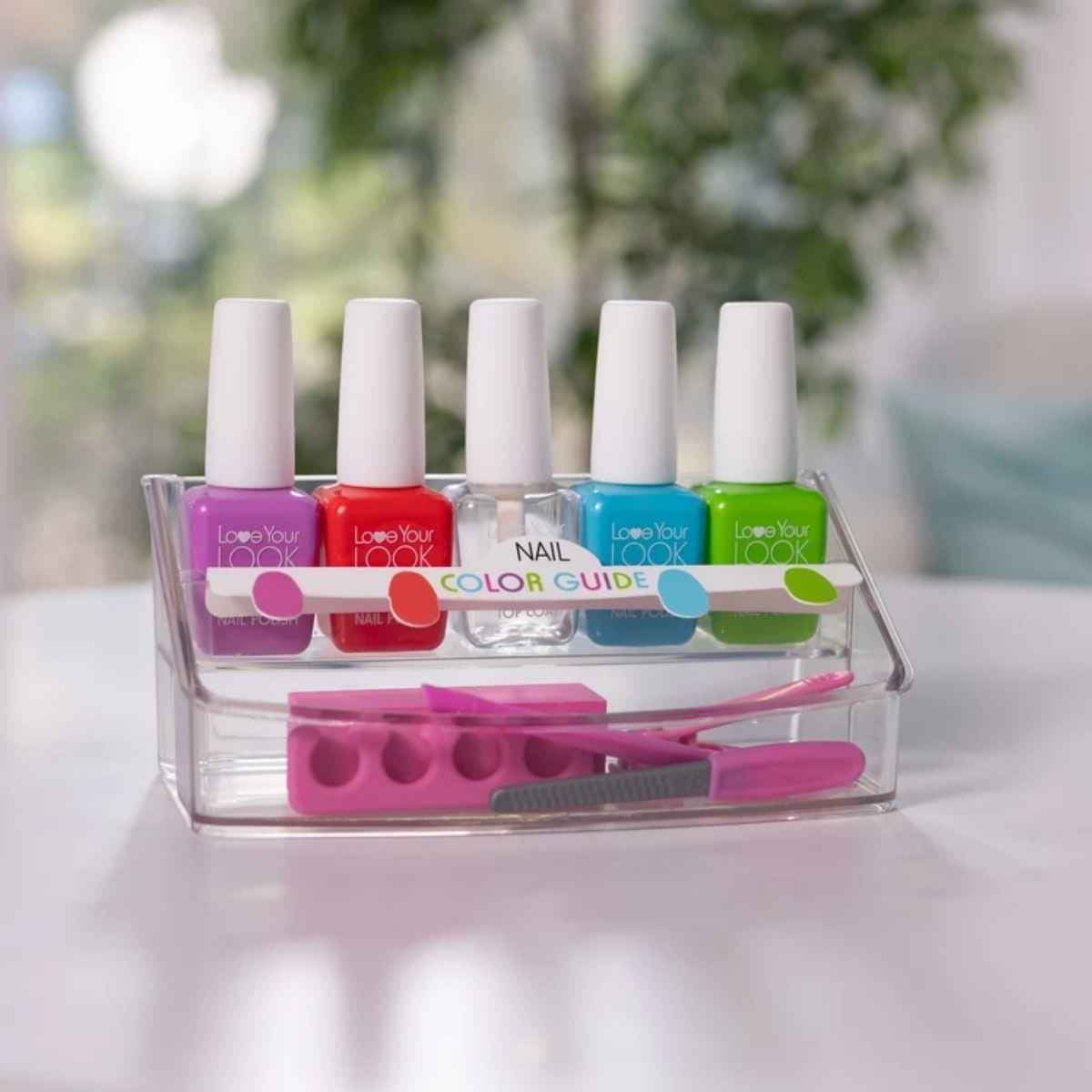 Accesorios Melissa & Doug Love Your Look de cuidado de uñas de juguete organizados en bandeja