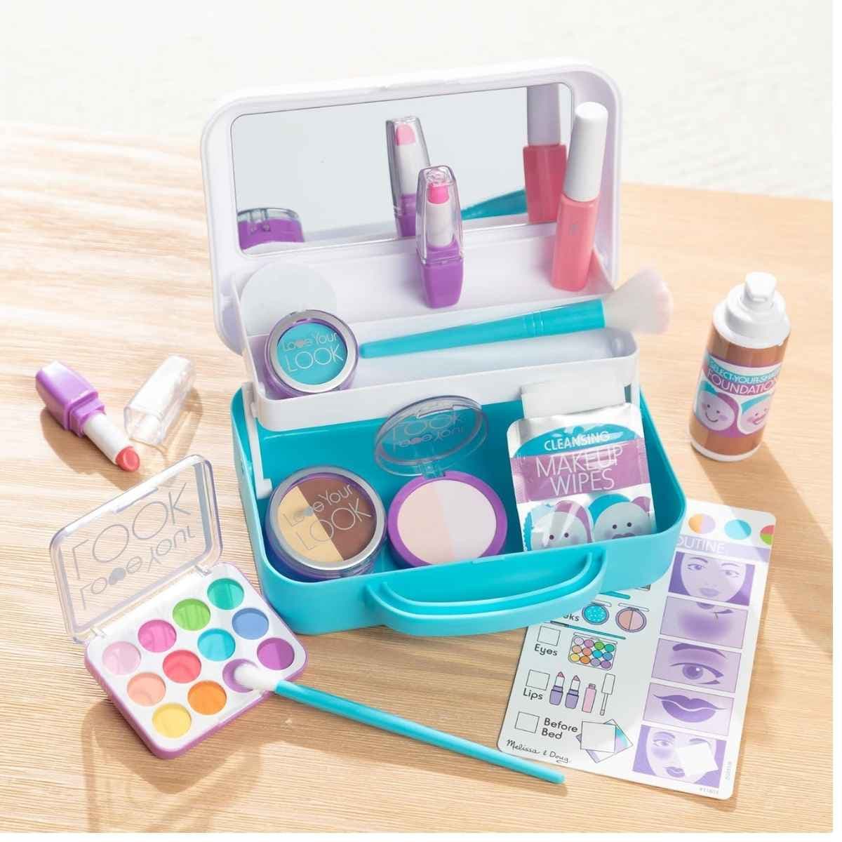 Melissa & Doug Love Your Look kit de maquillaje de juguete con estuche abierto, espejo y accesorios