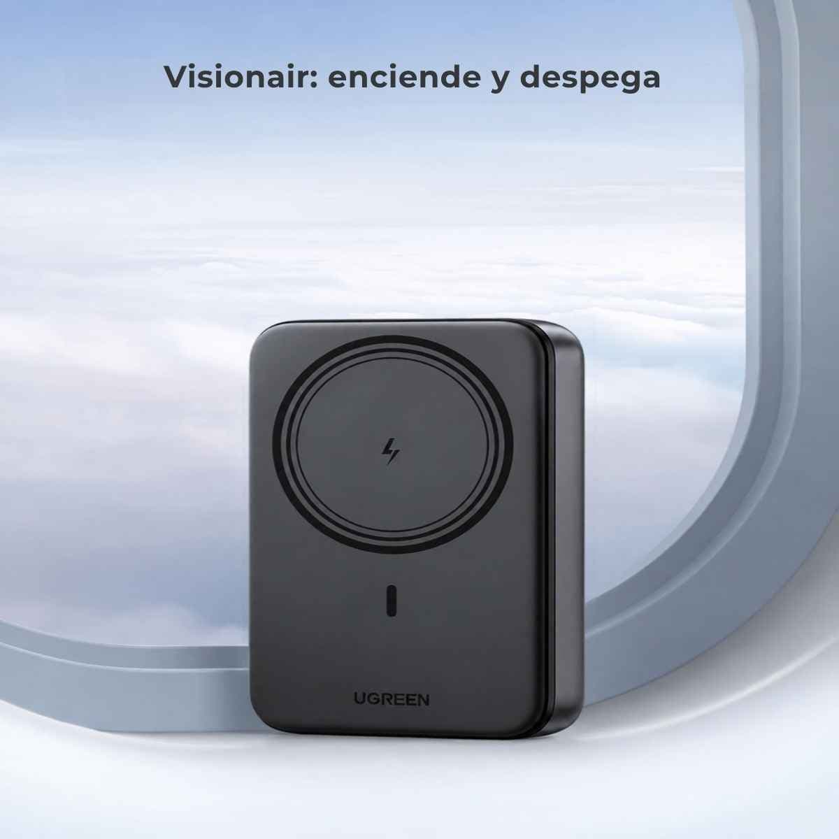 Batería externa UGREEN PB561 en vista frontal junto a la ventana de un avión.