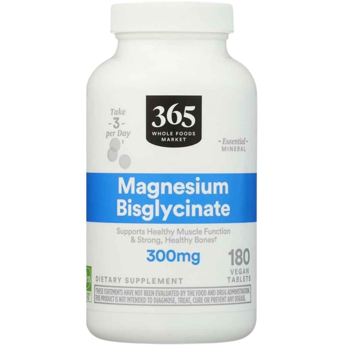 Frasco frontal de 365 by Whole Foods Market bisglicinato de magnesio 300 mg, 180 tabletas veganas