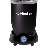 Detalle de la base de la licuadora nutribullet Pro+ con botón de pulso iluminado