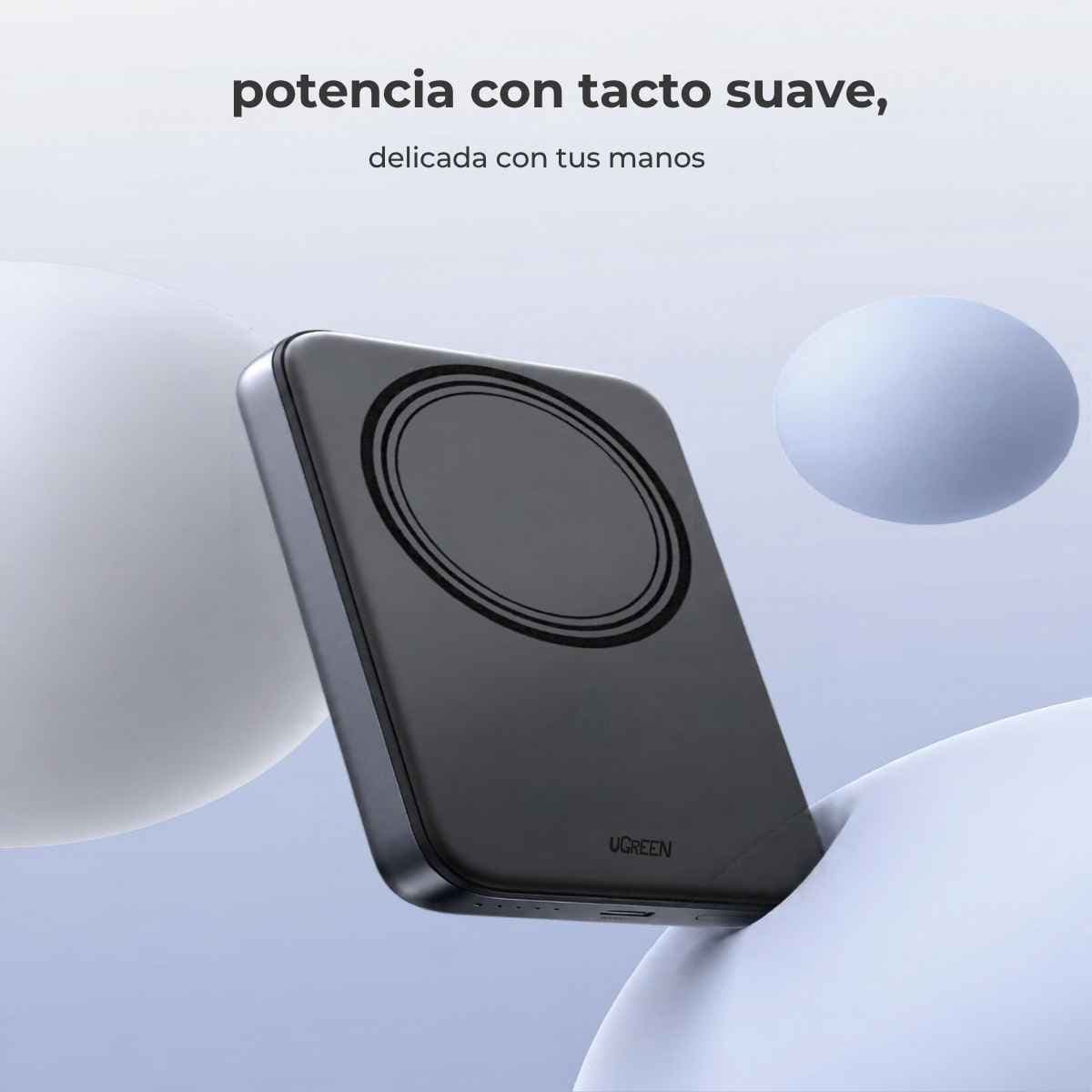 Vista frontal de la batería externa UGREEN PB561 con acabado de silicona en color negro.
