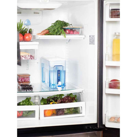 ZeroWater dispensador de agua con filtro de 32 tazas colocado dentro del refrigerador